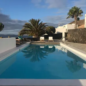 https://villa-v.in-canary-islands.com